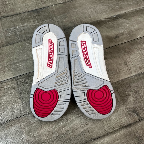 Nike Air Jordan 3 Cardinal Sneakers Sz 9C - Picture 4 of 5